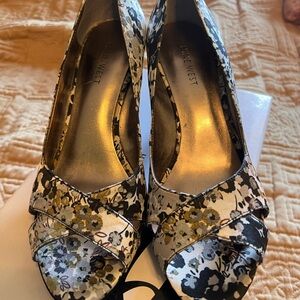 Nine West Black and Gold Floral Heels